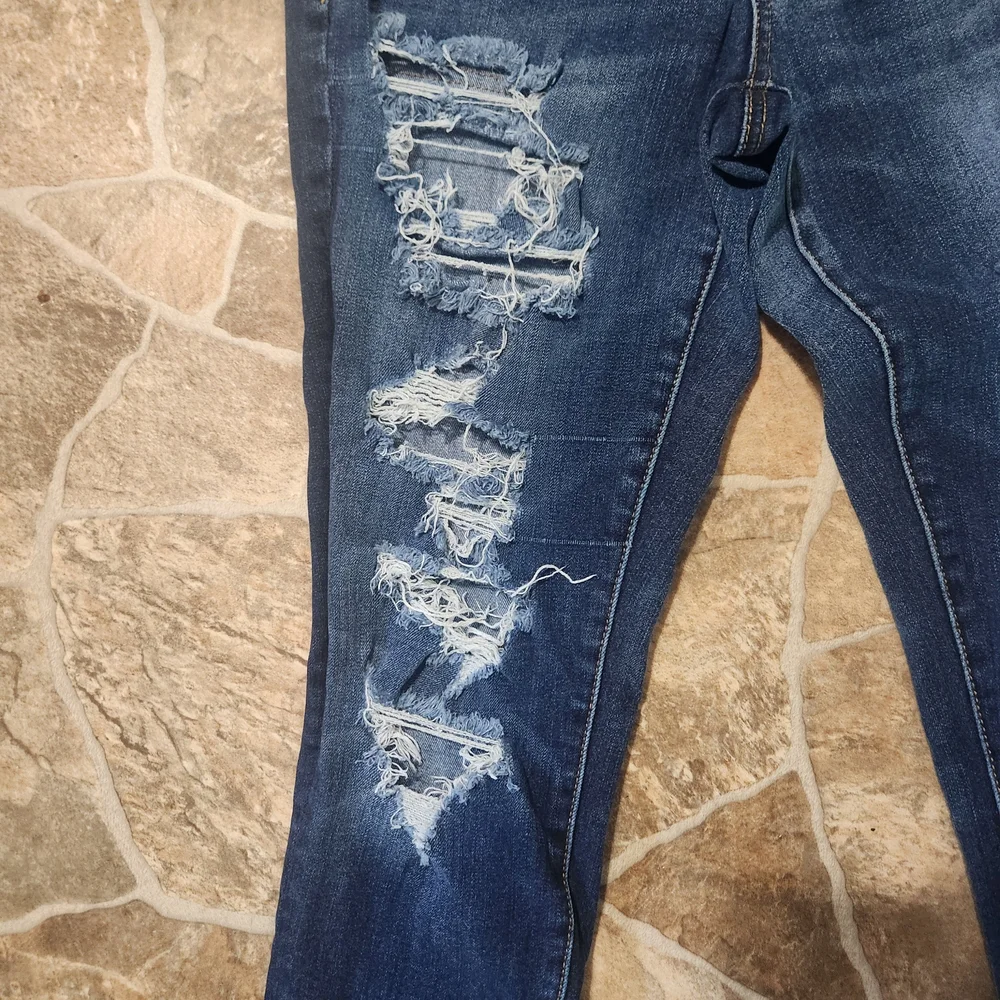 American Eagle Outfitters Dark Blue Distressed Skinny Jeans - Picture 4 of 9